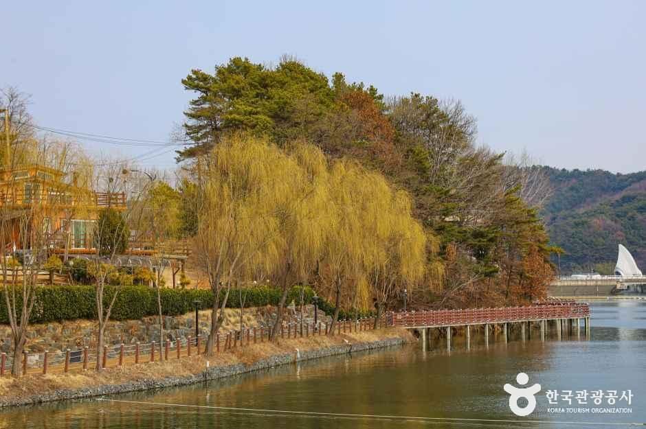 예당호 출렁다리
