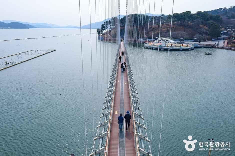 예당호 출렁다리