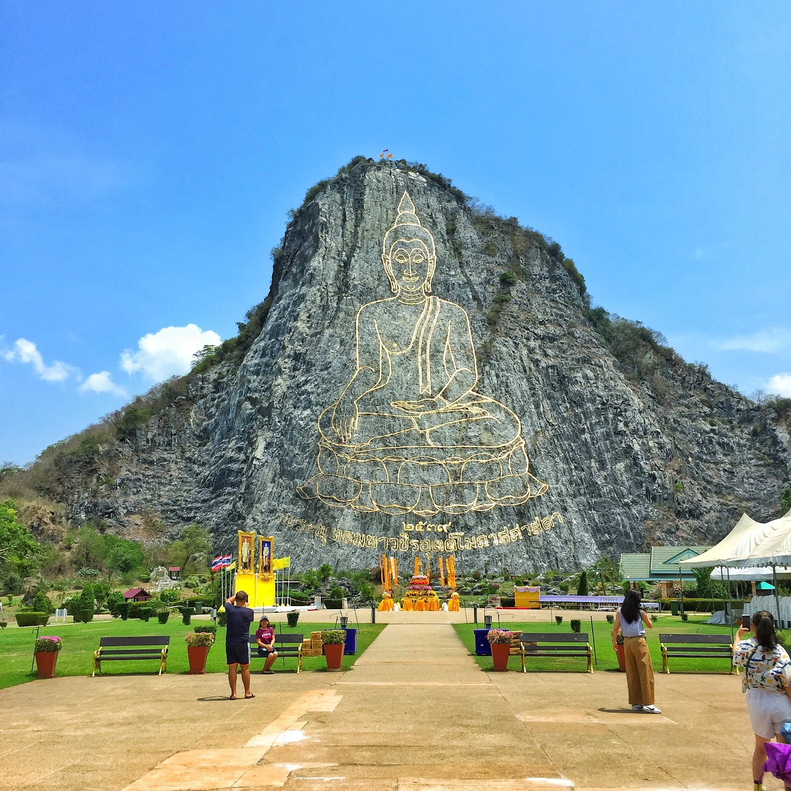 황금절벽사원