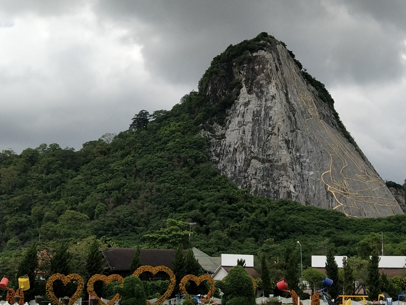 황금절벽사원